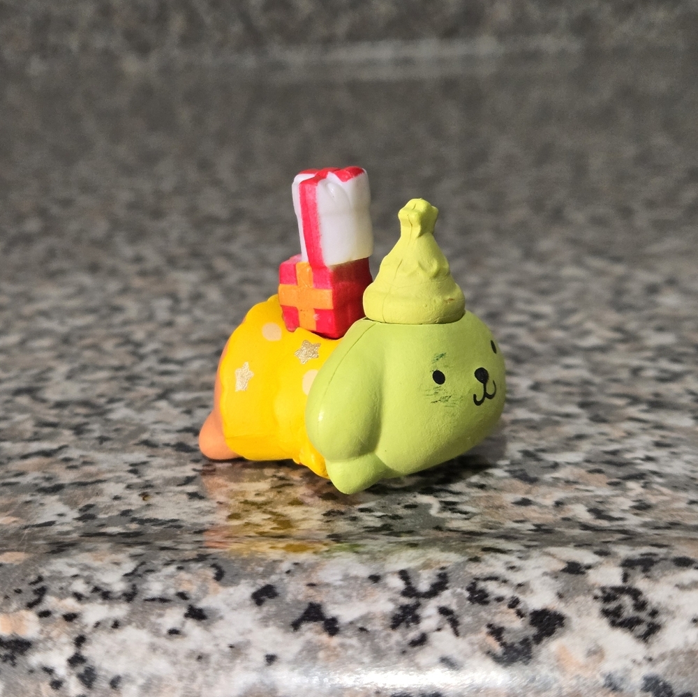 🍒🍒 (Bundle Only) Cute Green and Yellow Figurine